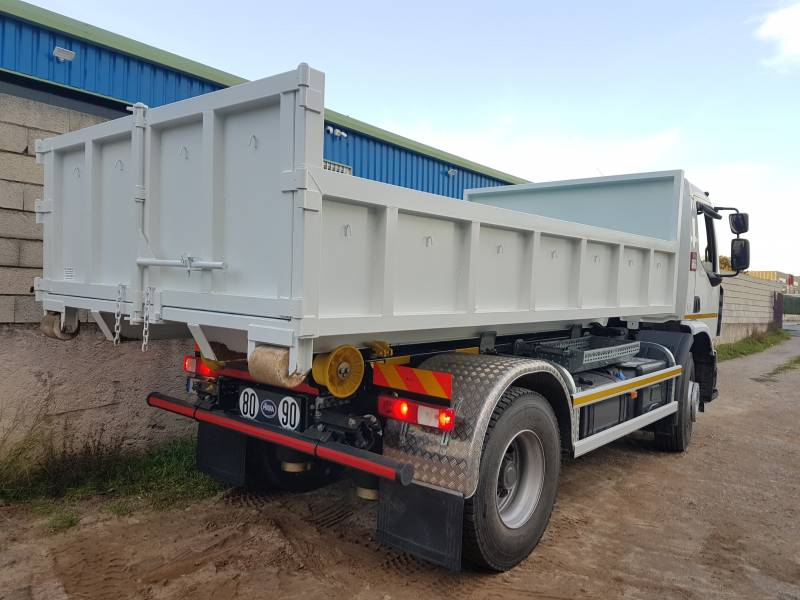 Fabriquant de benne ampliroll pour camion dans le Var (Toulon)