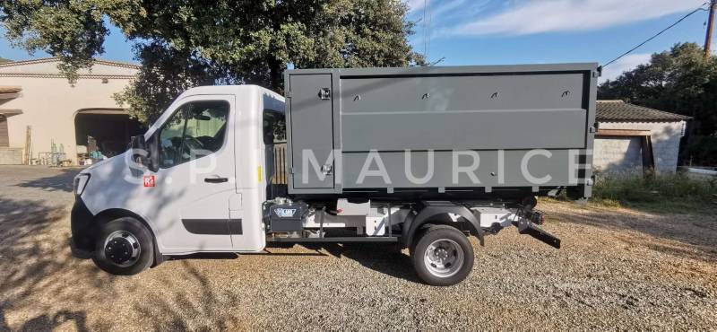 Fabrication de caisson ampliroll ave coffre à outils pour la concession Azur Trucks du 83