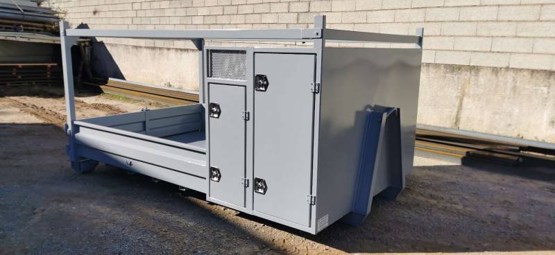 Fabrication de benne classe 1 avec coffre à outils et potence en vente au Muy dans le Var