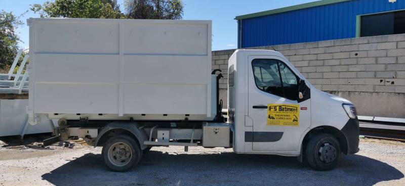 Vente de benne pour entreprise du batiment à Saint Tropez