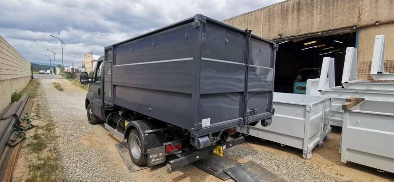Benne coffre et panier de rangement pour 3.5T à Bormes les mimosas