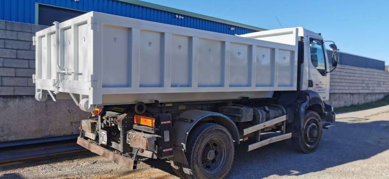 Fabrication d'une benne ampliroll DIB pour entreprise du bâtiment a sainte Maxime dans le Var