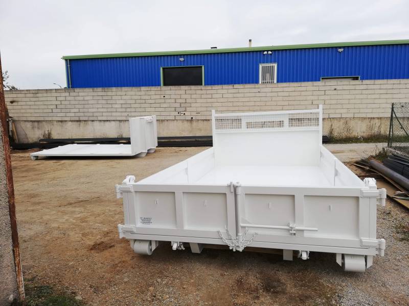 Vente de benne avec porte universelle et ridelles amovibles Aix en Provence carrosserie industrielle