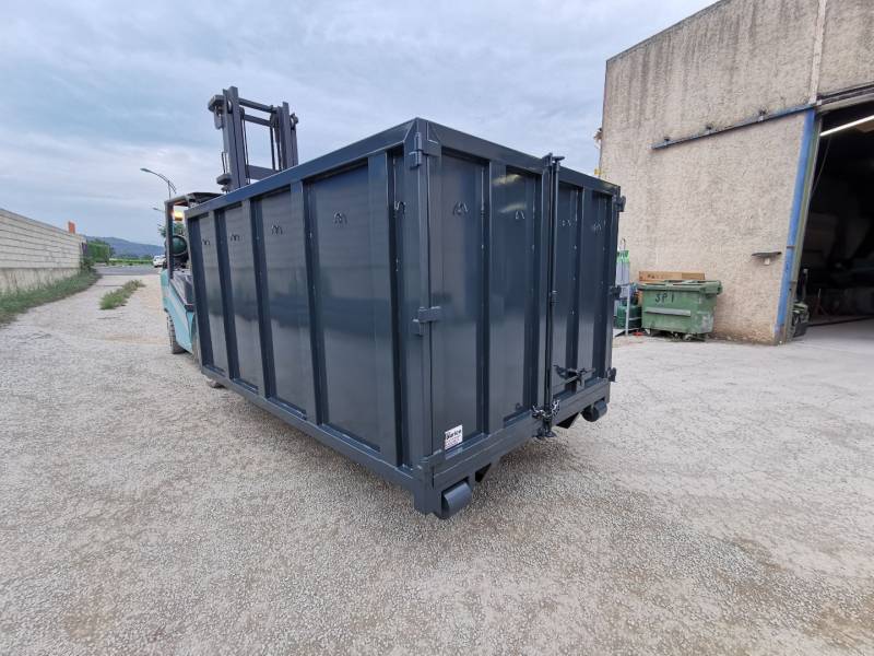 Caisson amovible pour camion 7.5 T petit PL pour paysagiste à Vidauban dans le Var