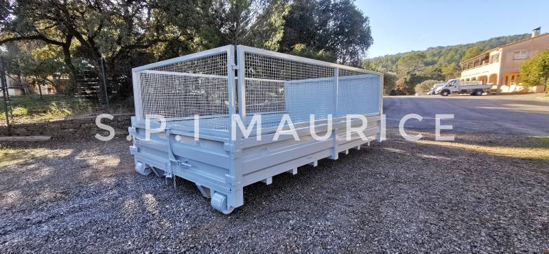 Fabrication d'une benne avec rehausses grillagées pour mairie
