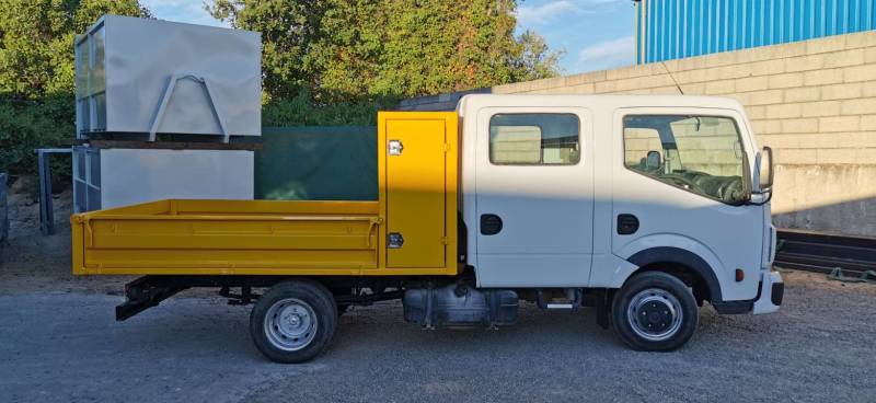 fabrication d'une benne fixe pour camion 3.5T avec ridelles amovibles et coffre intégré entreprise maçonnerie Var
