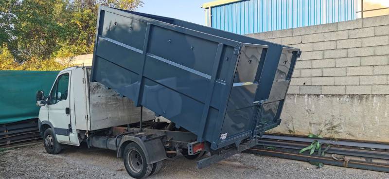 constructeur de caisson acier avec passage broyeur sur les portes arrière dans le Var