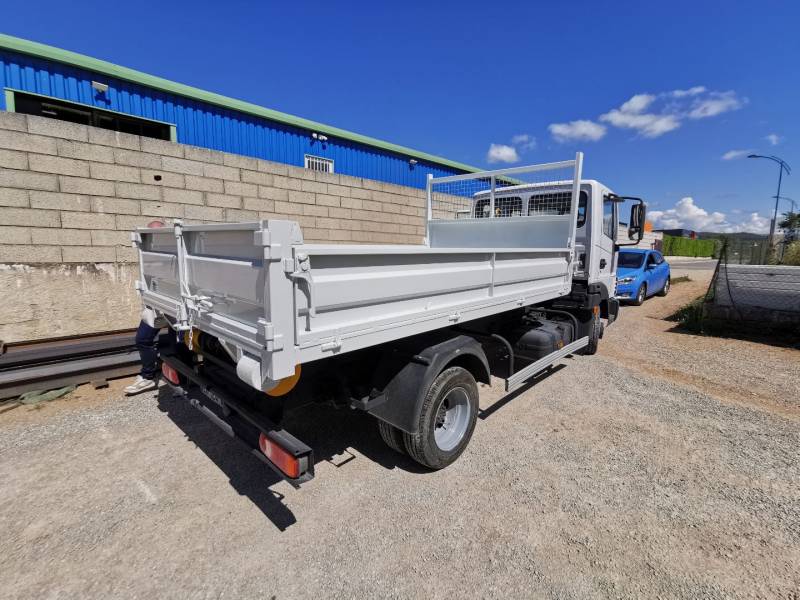 Benne pour petit poids lourds entreprise batiment à Nice