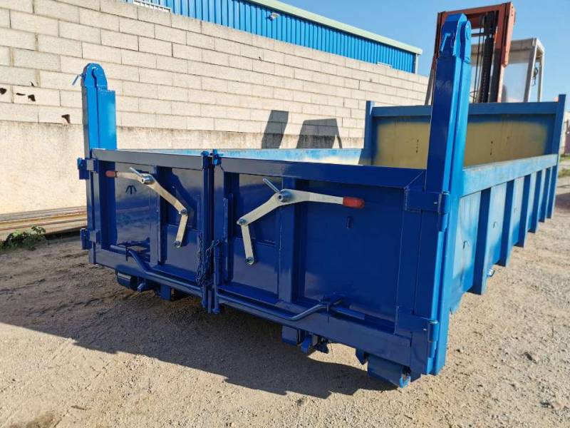 construction de porte universelle en acier pour benne amovible pour TP équipée de trappe charbonnière en acier le Muy région PACA