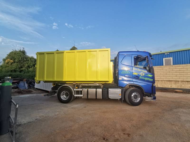 Caisson ampliroll camion PL. Entreprise de recyclage dans le 06.