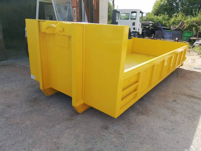 fabrication d'une benne ampliroll renforcée Villeneuve Loubet dans les alpes Maritimes pour Renault Trucks