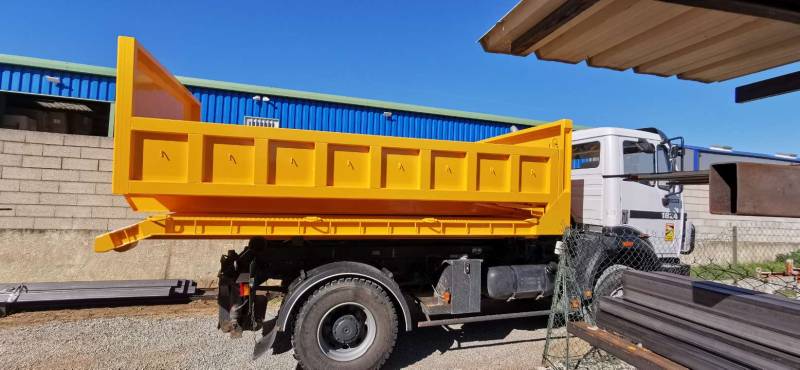 Fabrication d'une benne enrochement pour client en Corse