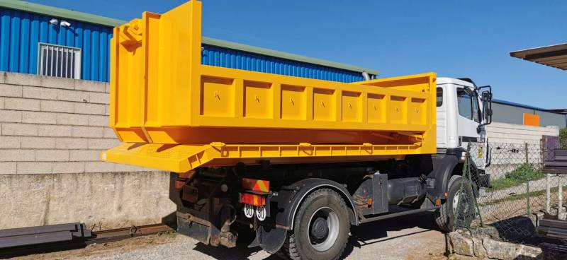 Construction de benne enrochement et plateau de transport entrepreneur Corse